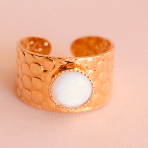 Adjustable mother-of-pearl ring / Adjustable hammered mother-of-pearl ring / Wide ring gilded with fine gold and natural mother-of-pearl