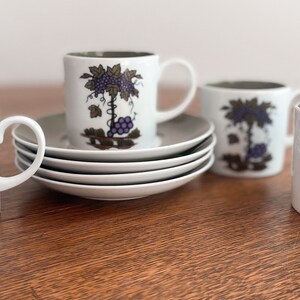 Mid Century Tea or Coffee Cup With Saucer / Set of Four / Vintage Mug / Grapevine Teacup / Seyei China / Fine China
