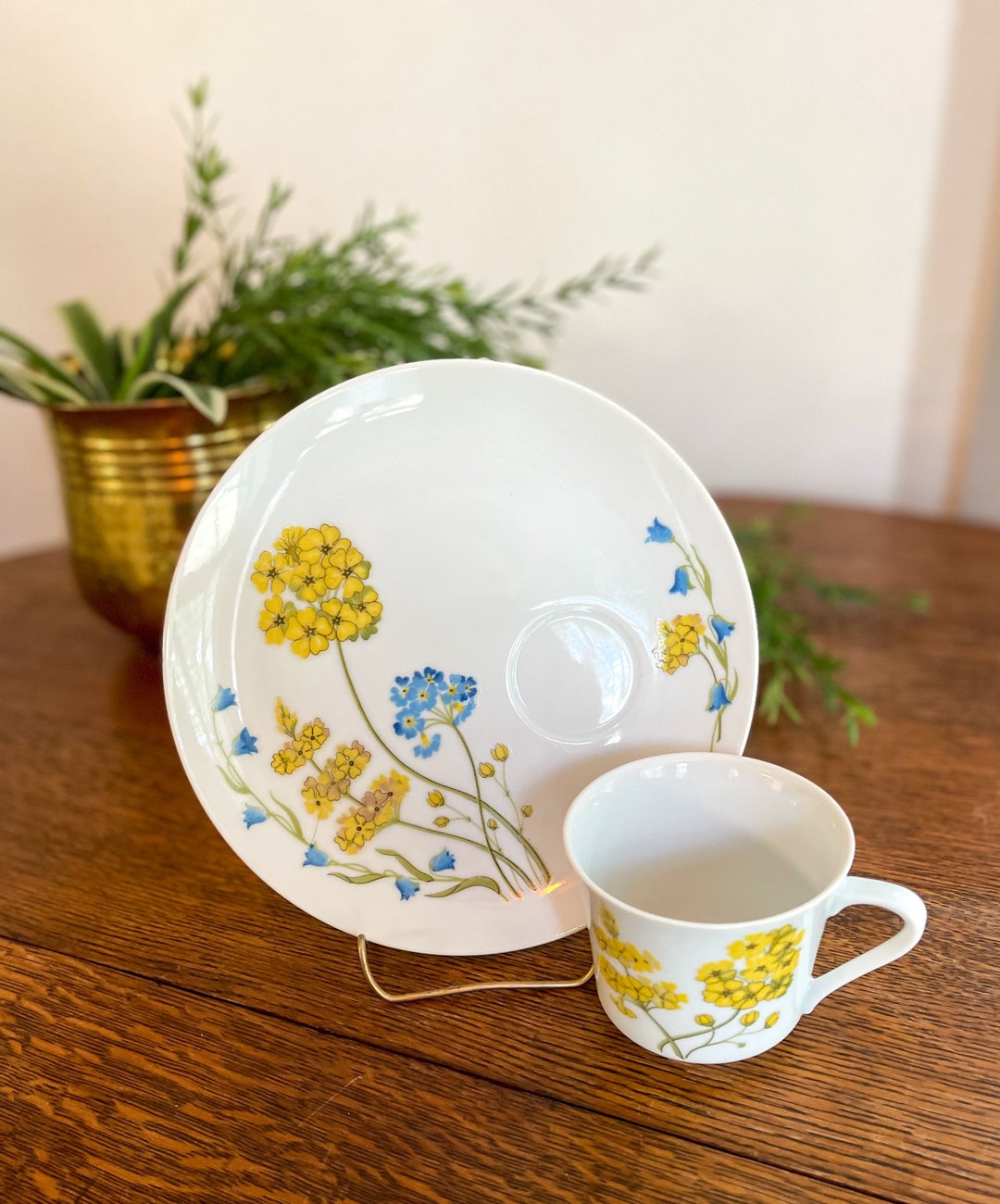 Mid Century Snack Plate and Cup Set / Set of Four / Flower Garden