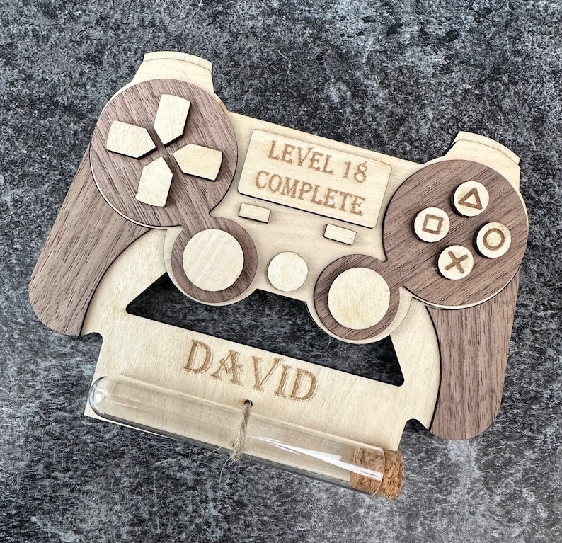 Controller Karte/ Zocker Karte/ mit Name & Zahl/ Wunscherfüller/ Geschenkkarte aus Holz/ Geburtstagskarte / Überraschung/ Geldgeschen Bild 4