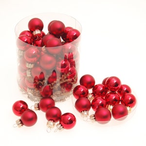 Ball tin with red balls 2.5 cm (45 pieces)