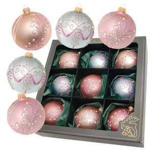 Surtido de bolas de cristal rosa de 8 cm, 9 pliegues, sopladas a boca, pintadas a mano.