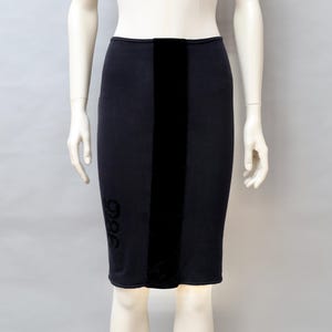 H/W 1986 Jean Paul Gaultier für Gibo schwarzer Stretch Rock mit Samtstreifen