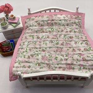 Homemade Dollhouse Patchwork Rag Quilt Size 1:12 Mini Quilt, MUG RUG