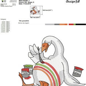 Op de afbeelding: Borduurwerk van een witte gans die zichzelf schildert met een kwast. De gans wordt omringd door drie verfpotten, een rode, een groene en een oranje. Het ontwerp is 16,7 cm bij 14,4 cm.
