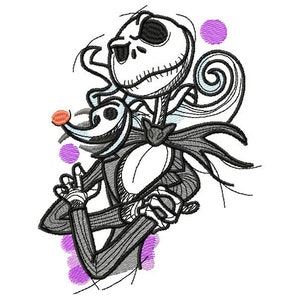 Pode incluir: Ilustração em preto e branco de Jack Skellington do filme O Estranho Mundo de Jack. Ele está vestindo um terno preto e tem um rosto branco de fantasma com uma boca costurada. Ele está segurando um cachorro pequeno com um nariz vermelho.