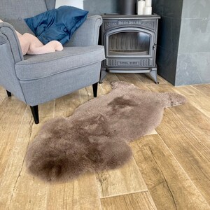 Dyed British Short Wool 2.5 cm Lenght Sheepskin - TAUPE - SS-1-199
