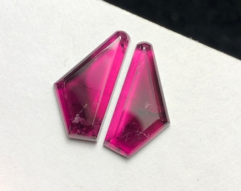 Naturliga rödrosa turmalin cabochoner par