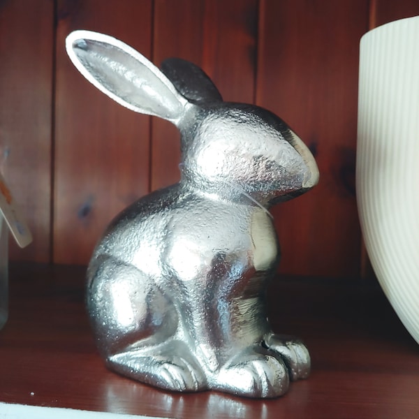 Hase sitzend aus Nickel/ALU gehämmert silber ca. 12x15 cm - Imke edel Deko Kamin Tischdeko Frühling Ostern Festtafel Geburt Silberhochzeit