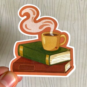 Bücher und Kaffee Aufkleber | Bücherwurm, Bücherwurm Aufkleber | Für Laptop, Wasserflasche, Hydroflask | Wasserfestes, glänzendes Vinyl