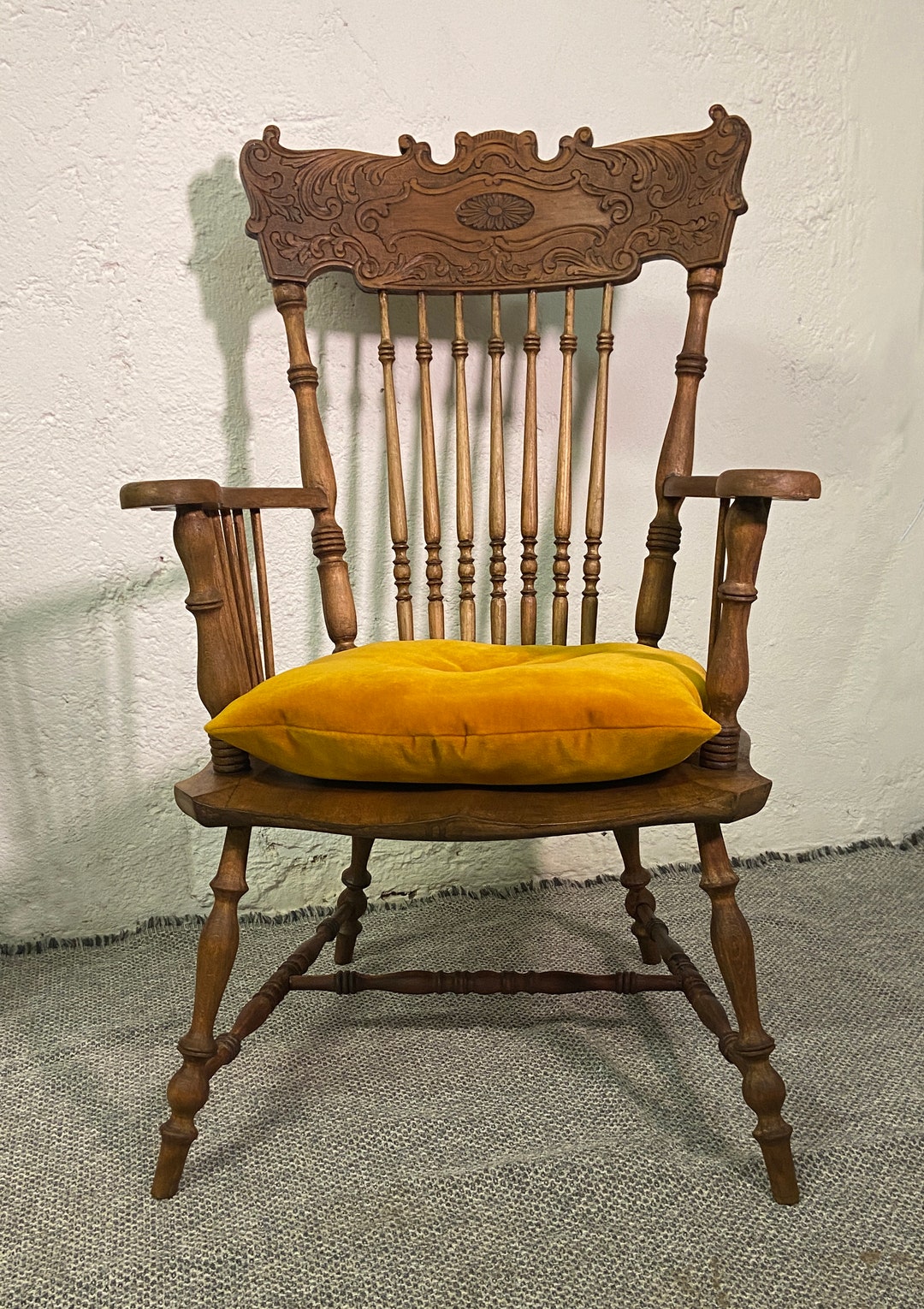 Poltrona in stile Old America inizio 900 con cuscino Italia