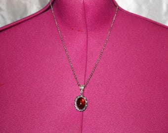 Edelstahlkette mit Cabochon-Anhänger - Kamee mit rotem Bluteffekt - lange Halskette - Damenkette - Vampir - Halloween - Gothic