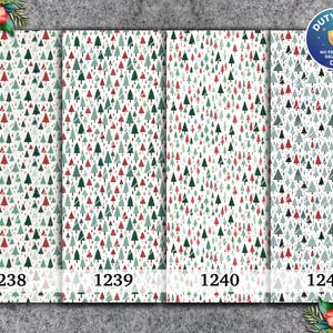Puede incluir: Cuatro paneles verticales de tela blanca con un patrón repetitivo de pequeños árboles de Navidad triangulares en tonos rojo, verde oscuro y verde claro. Cada panel está etiquetado con los números 1238, 1239, 1240 y 1241 respectivamente.