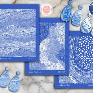 Peut inclure: Outils et boucles d'oreilles en argile bleues et blanches. Les outils présentent des motifs abstraits avec le texte "Goto Clay Tools" et des numéros de produits. Les boucles d'oreilles ont des motifs assortis. L'image comprend un badge "Duty Paid".