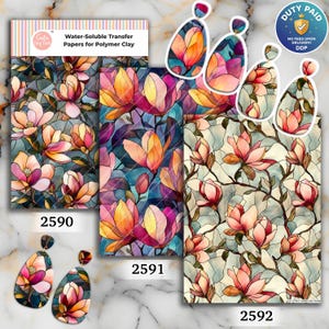 Puede incluir: Papeles de transferencia solubles en agua para arcilla polimérica con diseños florales. Los papeles muestran flores de magnolia en tonos rosa, naranja y morado, con un efecto de vidriera. La imagen incluye los números 2590, 2591 y 2592.
