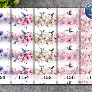 以下が含まれることがあります： 1153から1157の番号が付けられた、花とハチドリの模様が描かれた5つの垂直パネルのコレクション。紫の花、ピンクのハイビスカス、緑の葉、そして白や淡いピンクの背景に飛ぶハチドリのデザインが特徴です。
