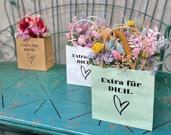 Modernes Trockenblumengesteck in stylischer Tasche für zeitloses Home-Decor, Geschenkidee zum Geburtstag oder besonderes Geschenk für Mama