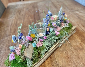 Natürliche Frühlingsdeko: Trockenblumengesteck mit Teelicht auf Holzbohle - Ideales Geschenk für sie zum Geburtstag oder Z.B zum Muttertag