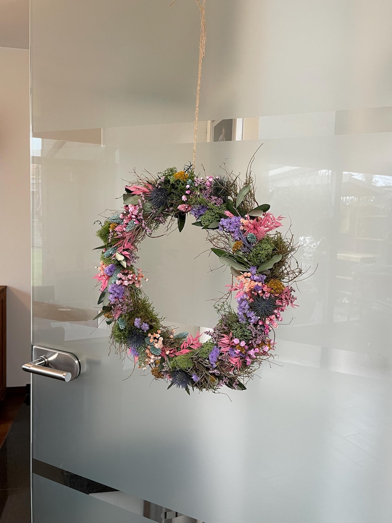 Trockenblumenkranz Frühling, Blumenkranz Tisch Deko, Türkranz mit Trockenblumen, Frühlingskranz für die Tür, handgebundener Naturkranz Gifts