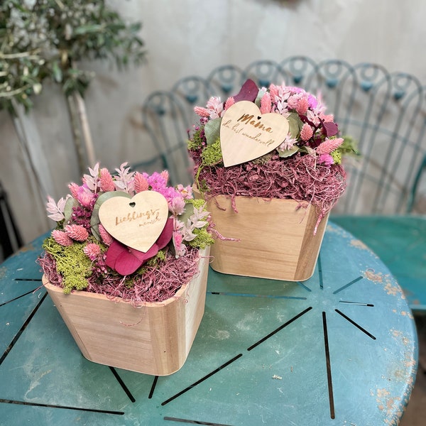 Trockenblumengesteck in einer Holzkiste, personalisiertes Geschenk Muttertag, Trockenblumengesteck im Beeren Ton, Muttertags Geschenk Blumen