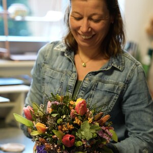 bunter Tulpenstrauß künstlich | handgebundener Trockenblumenstrauß Frühling | Frühlings Strauß ohne Wasser | Oster Strauß | Frühlingsdeko