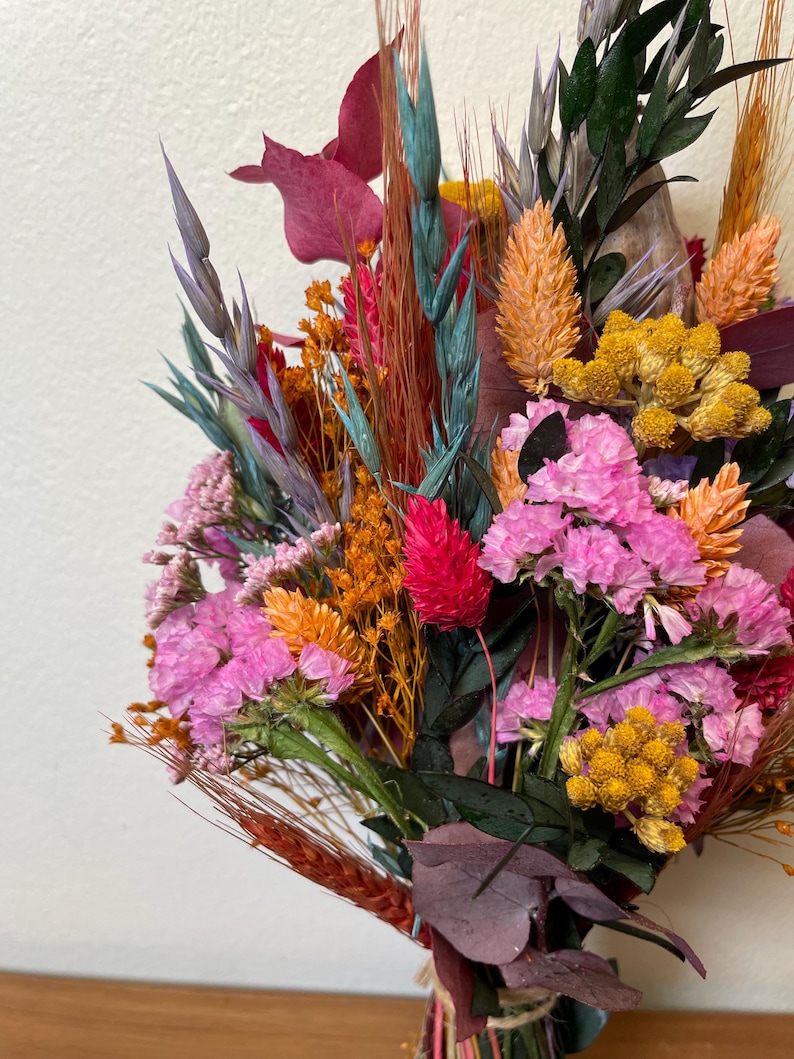 Frühlingsstrauß mit bunten Trockenblumen, handgefertigter Trockenblumenstrauß, Frühlingsdeko für den Tisch, Blumenstrauß Frühling, Osterdeko