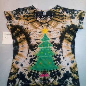 Adult Ladies XL Christmas tree Peace on Earth tie dye