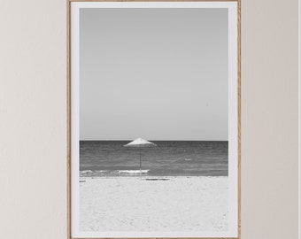 Arte de la pared de la playa en blanco y negro, descarga digital, impresión costera en blanco y negro, cartel de playa imprimible, fotografía del mar, arte de la pared tranquila