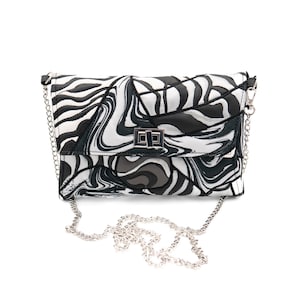 Pochette enveloppe noire et blanche OOAK, petit sac à main végétalien, sac de soirée matelassé, pochette en cuir faite main, sac à bandoulière végétalien pour femme