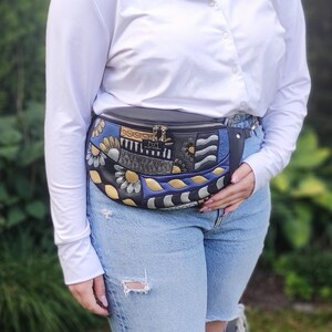 Sac banane OOAK pour femme, sac à bandoulière en patchwork peint à la main, petit sac à main végétalien unique, sac banane, cadeau d'anniversaire pour elle