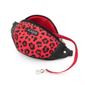 Kleine schwarze Bauchtasche, Bauchtasche mit rotem Animal-Print, vegane Gürteltasche, kompakte wasserdichte Hüfttasche für das notwendigste