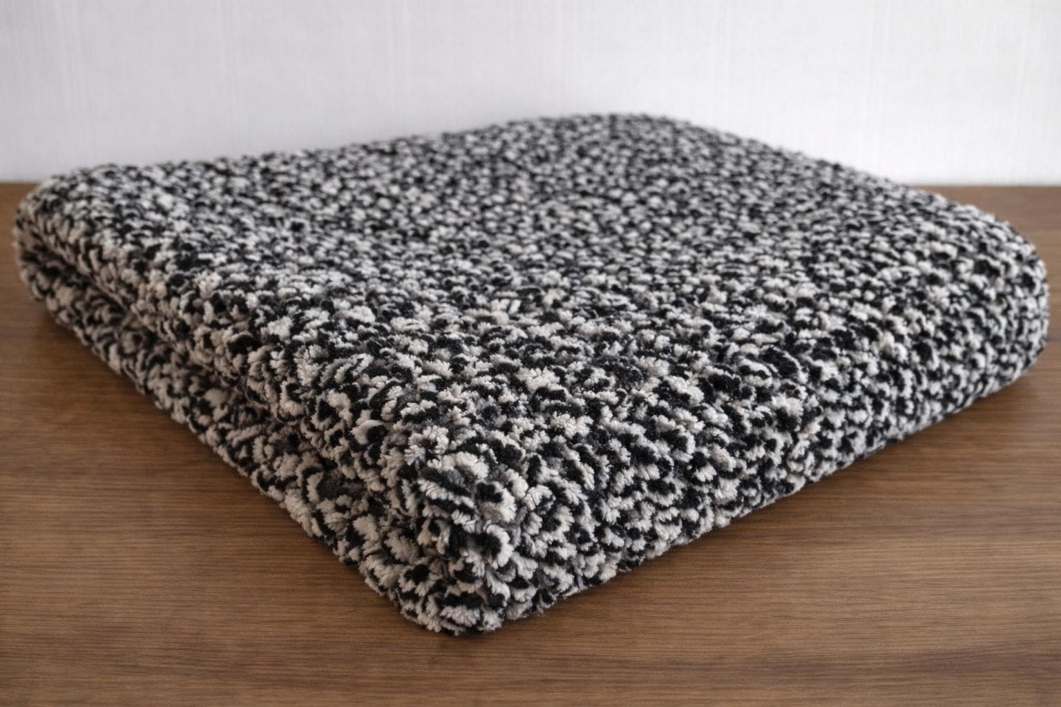 35 Beautiful and Stylish Monochrome Crochet Patterns 15 XL Baby Blanket Handmade Chunky Crocheted Plush Black