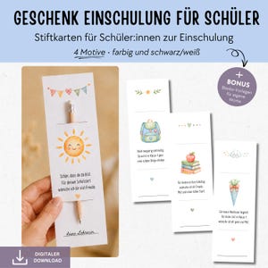 Könnte beinhalten: Vier rechteckige Papierkarten zur Einschulung mit Aquarellillustrationen von einer Sonne, einem Schulranzen, Büchern mit Apfel und einer Schultüte. Jede Karte enthält deutschen Text, einen Schlitz für einen Stift und eine Blanko-Vorlage.