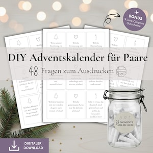 Puede incluir: Un calendario de Adviento DIY para parejas con 48 preguntas para imprimir. La imagen muestra tarjetas blancas con texto e iconos negros, un tarro de cristal lleno de papeles enrollados y el texto "24 Momentos de Amor."