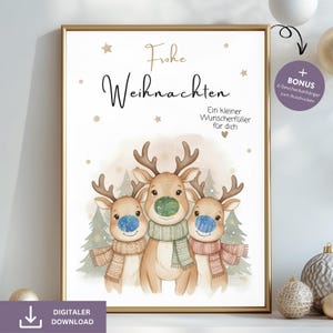 Pode incluir: Uma impressão emoldurada com três renas de desenho animado com cachecóis e narizes azuis, em um fundo de árvores de Natal e flocos de neve. O texto alemão "Frohe Weihnachten" está no topo, com texto adicional abaixo.