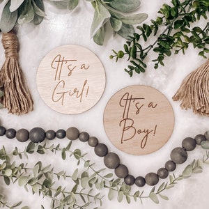 Gender Reveal Disc | Its a Boy | Its a Girl | Reversible Gender Reveal Disc | Wood Sign | Announcement Disc | Baby Arrival | Photo Prop