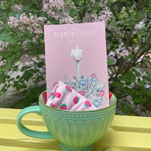 Handgezeichnete Postkarte – "Ein Blumen-Strauß für dich" – Strauß mit Blumen statt Gefieder – Nachhaltig auf Zuckerrohrpapier