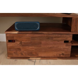 Zuma walnut tv console cluse up detail