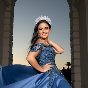 Tall Bridal Crown Quinceanera Tiara Shines Like Diamonds,  Crystal Sparkling tiara for celebrations, Tiara Alta para Quince