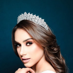 Wedding Crown, Tiara for Bride, Quinceanera Corona, Quince Tiara, Swarovski Crystal Crown for 15 Anos, Tiara for Quinceanera, Bridal Tiara