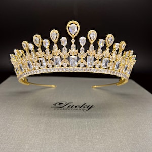 Quinceanera Crown, Bridal Tiara, Wedding Crown, Swarovski Crystals Tiara, Wedding Headpiece, Gorgeous Wedding Crown, Classic Tiara