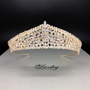 Cubic Zirconia Bridal and Quinceanera Tiara, Cascading Marquise