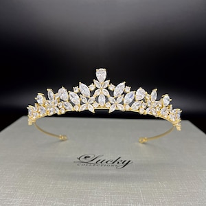 Bridal Crown, Quince Crown, Bridal Tiara, Wedding Crown, Wedding Headpiece, 15 Anos Corona, CHARMING SMALL TIARA