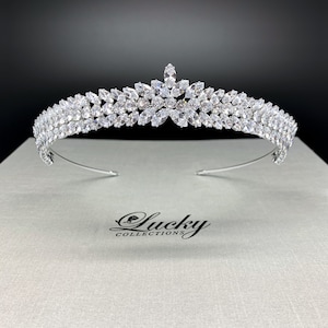 Small Tiara, Zirconia Bridal Crown, Crystal Quinceanera Crown, SIMPLE ELEGANCE, Tiara for Bride, Wedding Headpiece, Corona de Quince