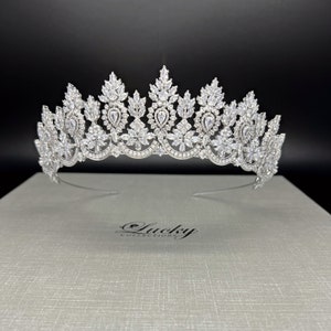 Tiara for Bride, Quinceanera Tiara, Crown for Wedding, Corona de Boda, Corona para Quinceanera, Swarovski Crystal Tiara, Wedding headpiece