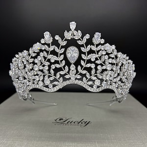 Quinceanera Crown, Tall 15 Tiara,  Crown for Bride, Quince Crown, 15 Anos Corona, Swarovski Crystal Tiara, Pageant Tiara