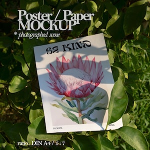 Maqueta de papel de póster A4, maqueta de luz natural y sombra, maqueta de impresión de arte, maqueta de arte de póster imprimible, maqueta de fotografía verde DIN A4 Psd