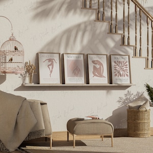 4 Rahmen Floating Shelf Mockup, Galeriewand Mockup, Holzrahmen Wand Mockup, Neutrale Töne Mockup, 4 Poster Mockup, Natürlicher Schatten Mockup