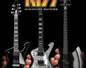 KISS コレクター向け **3 個セット** ミニチュア ギター レプリカ