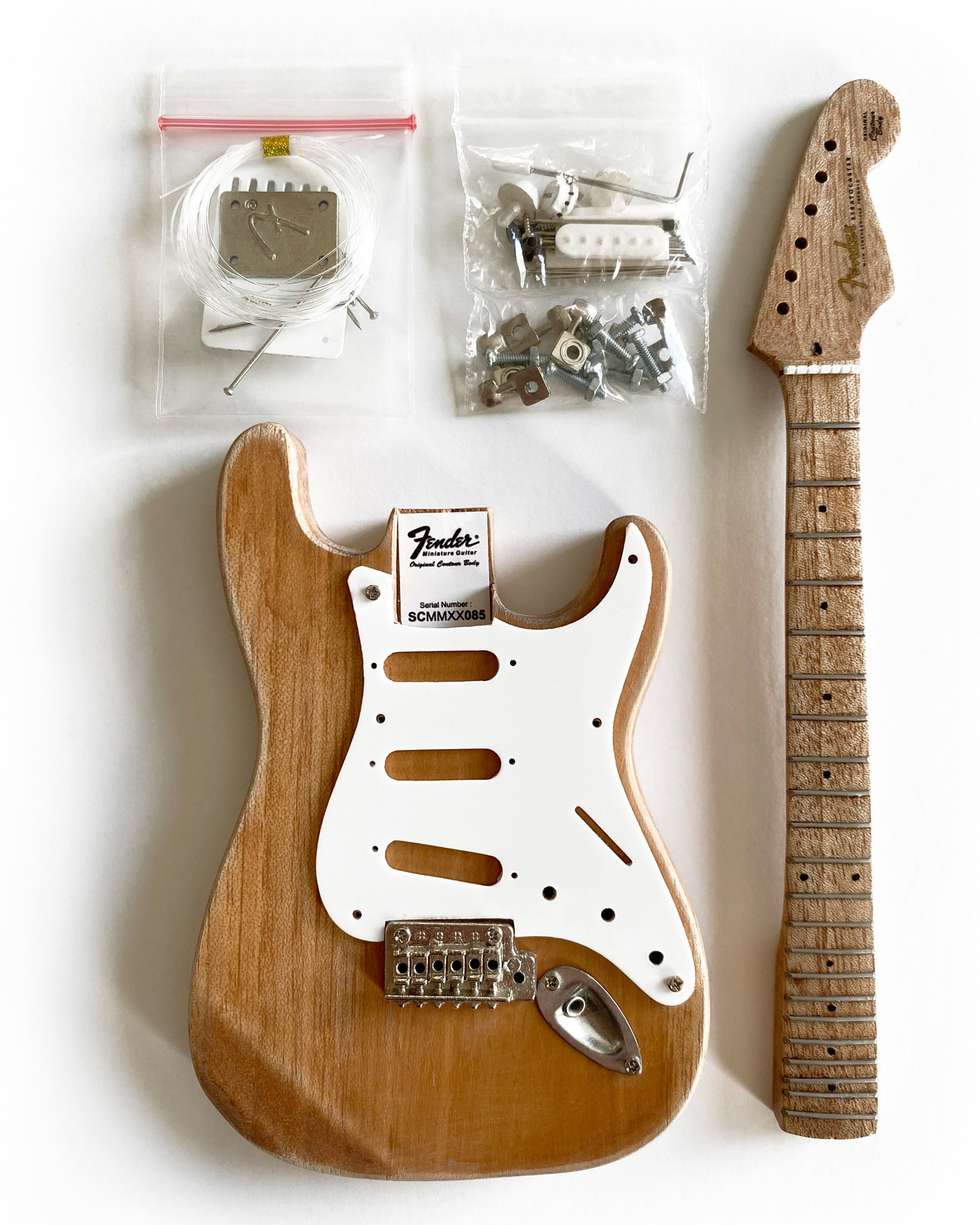 KIT DE MODÈLE DE Guitare Miniature Fender™ Stratocaster